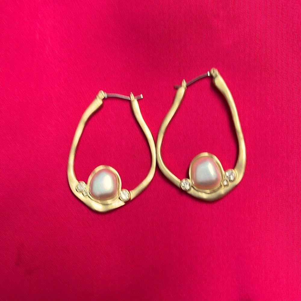 Loft beautiful gold with pearls and crystal stones
